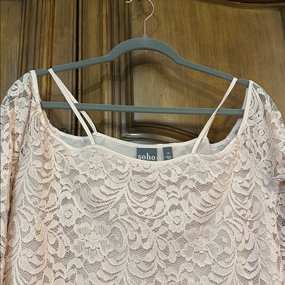 New York & Company Like NEW Blush Lace Cold Shoulder Top - Picture 6 of 10